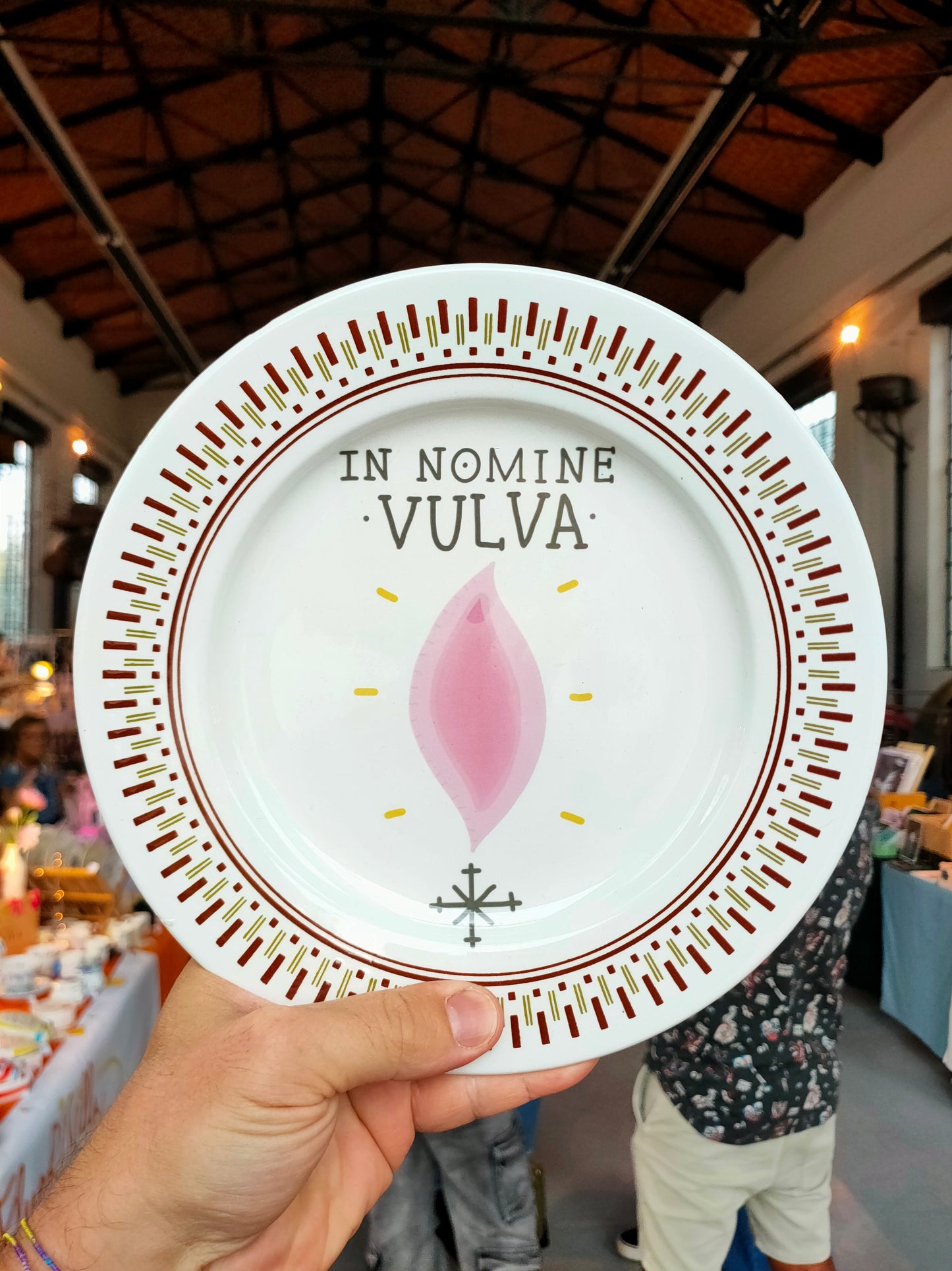 Piatto "In Nomine Vulva" Grande con Bordo Irradiato!